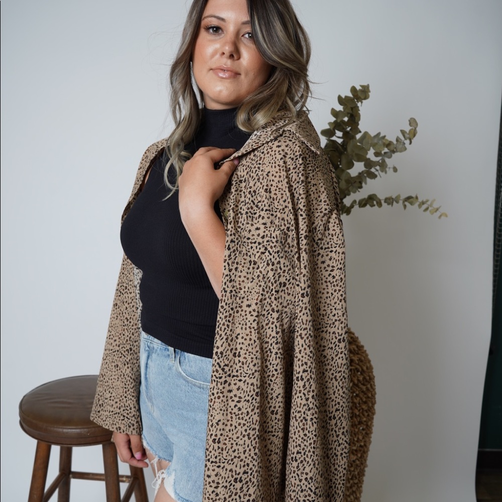 Oversized leopard button down - Picture 6 of 6